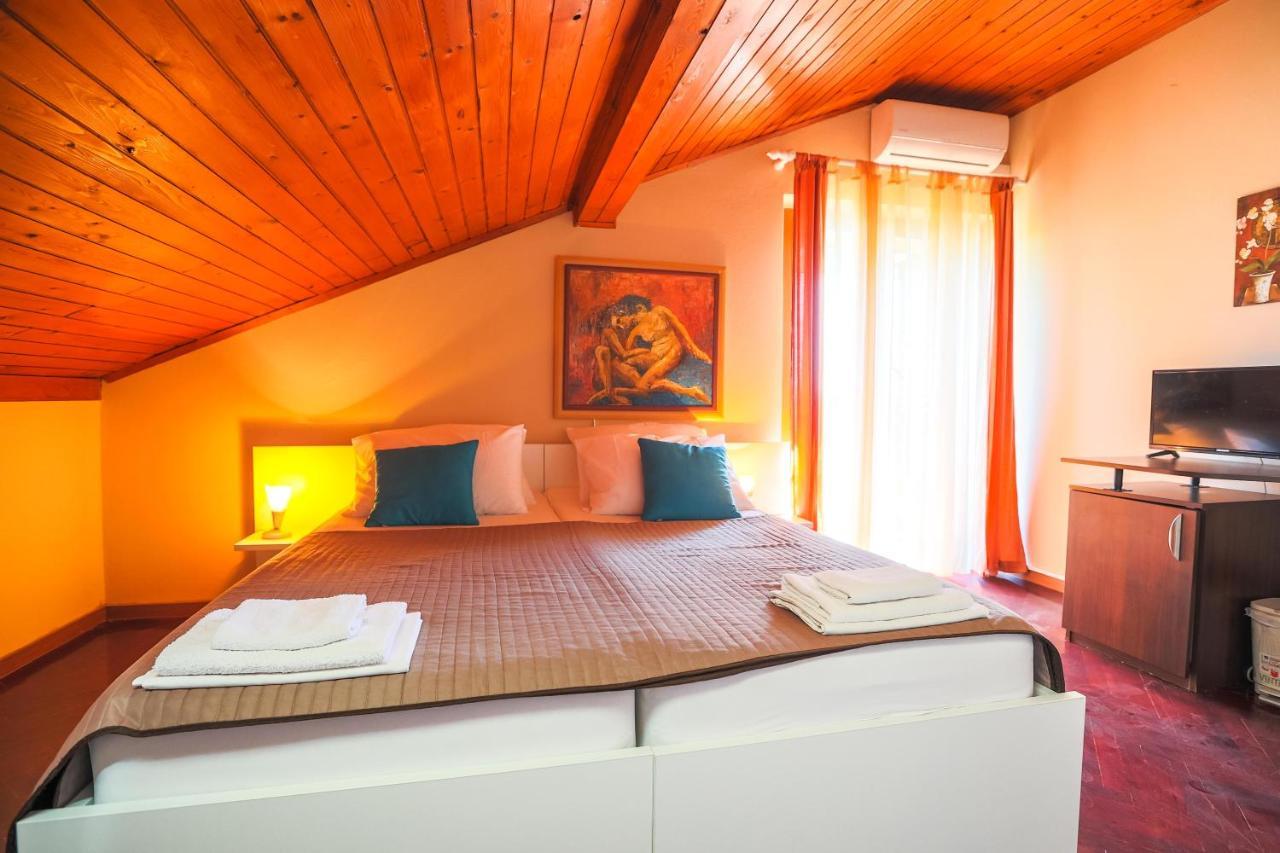 Apartments And Rooms Sinka Biograd Na Moru Exterior foto