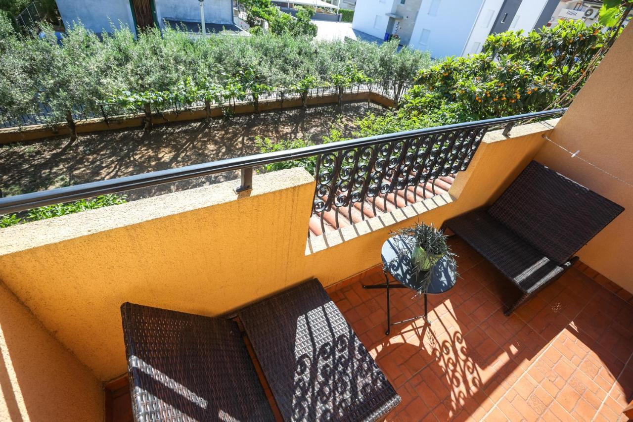 Apartments And Rooms Sinka Biograd Na Moru Exterior foto