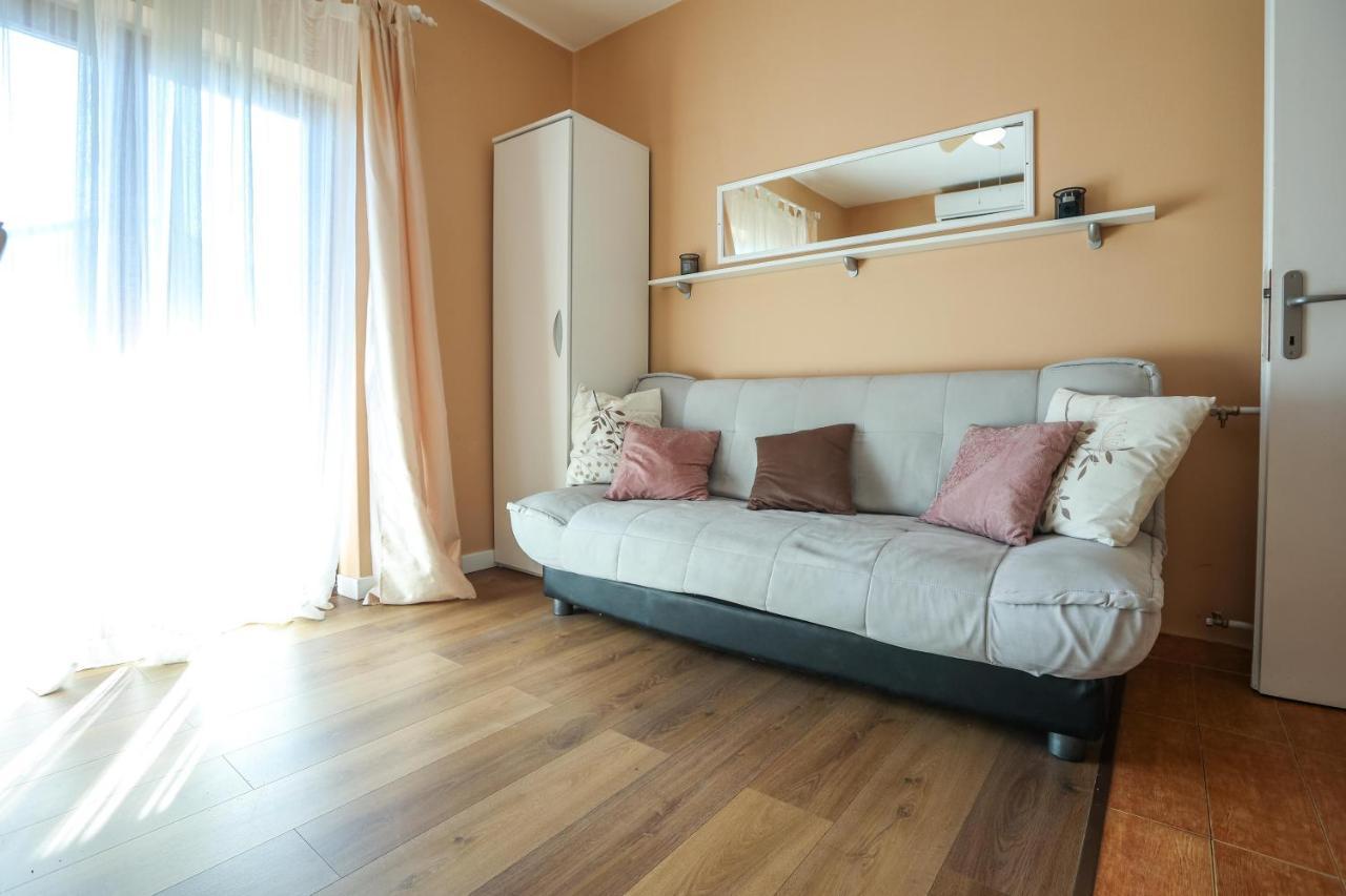 Apartments And Rooms Sinka Biograd Na Moru Exterior foto
