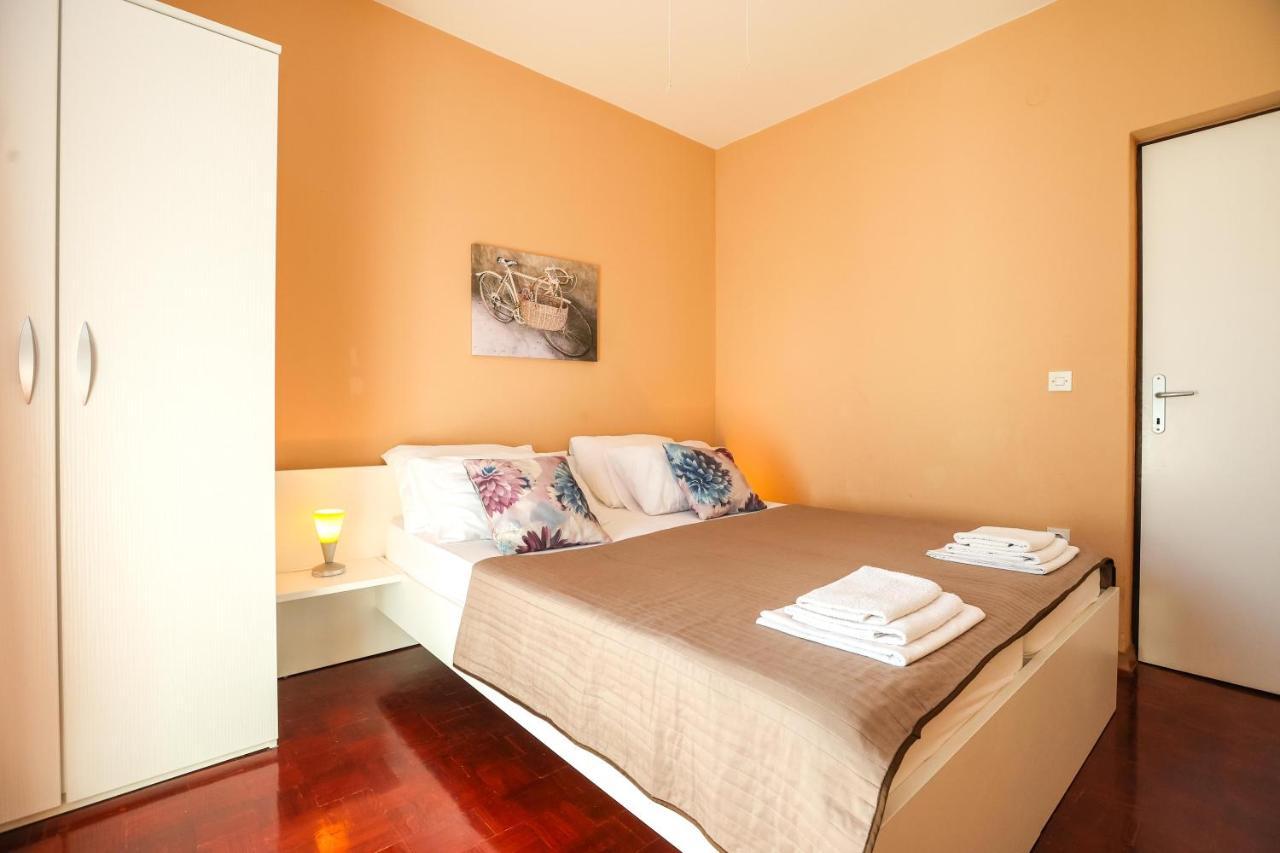 Apartments And Rooms Sinka Biograd Na Moru Exterior foto