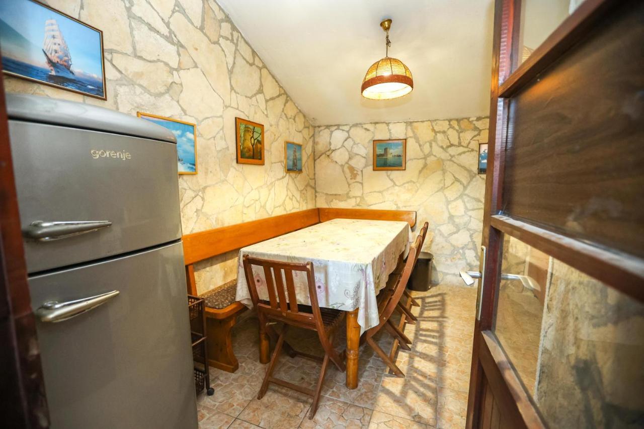 Apartments And Rooms Sinka Biograd Na Moru Exterior foto